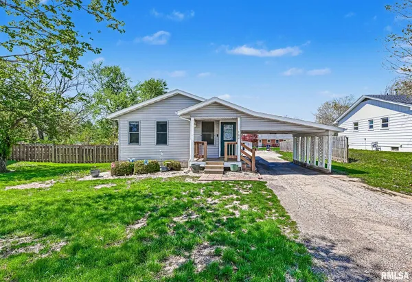 $199,900 | 102 Kruse Street, Mackinaw, IL 61755