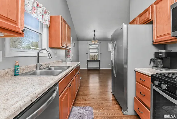 $199,900 | 102 Kruse Street, Mackinaw, IL 61755