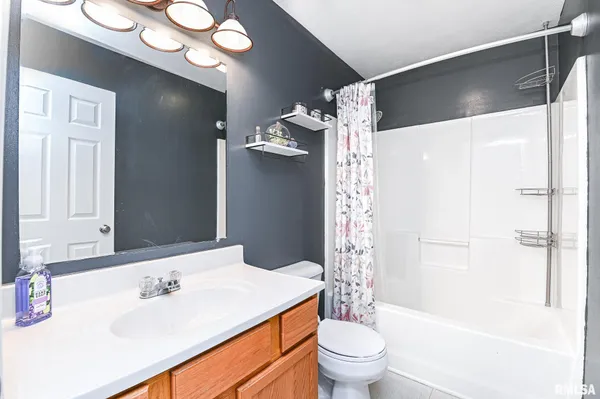 $199,900 | 102 Kruse Street, Mackinaw, IL 61755
