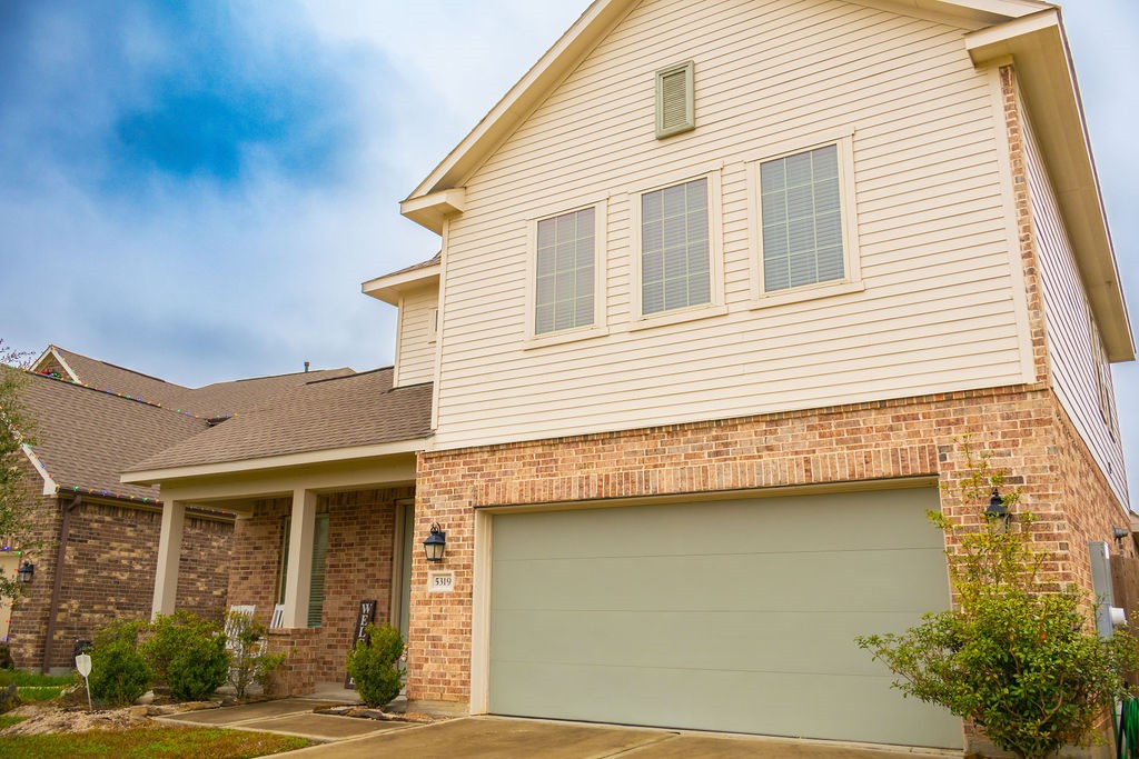 5319 Decatur Court Dickinson, TX 77539 - Photo 4 of 38