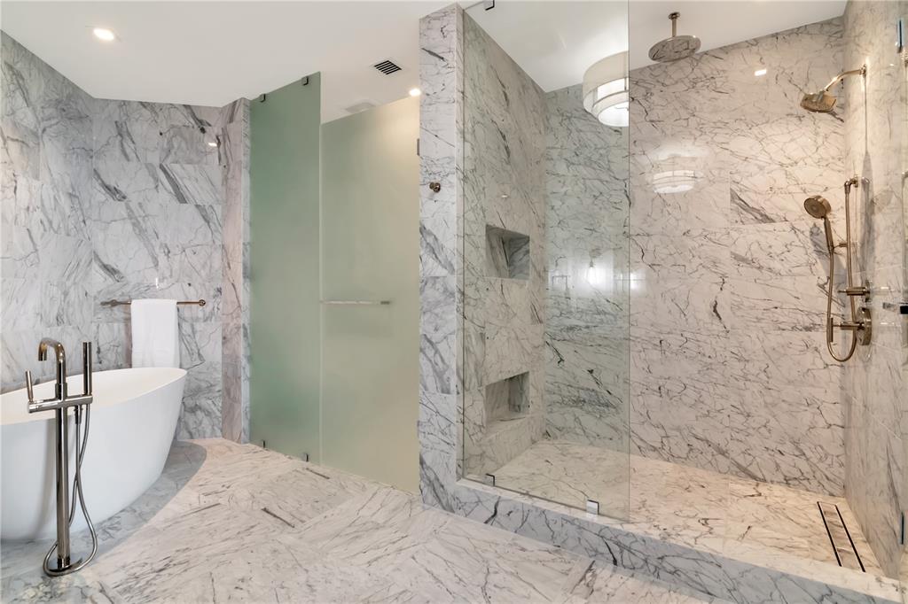 2912 West Santiago Street, Unit 804 Tampa, FL 33629 - Photo 15 of 95 a bathroom with a shower and a sink