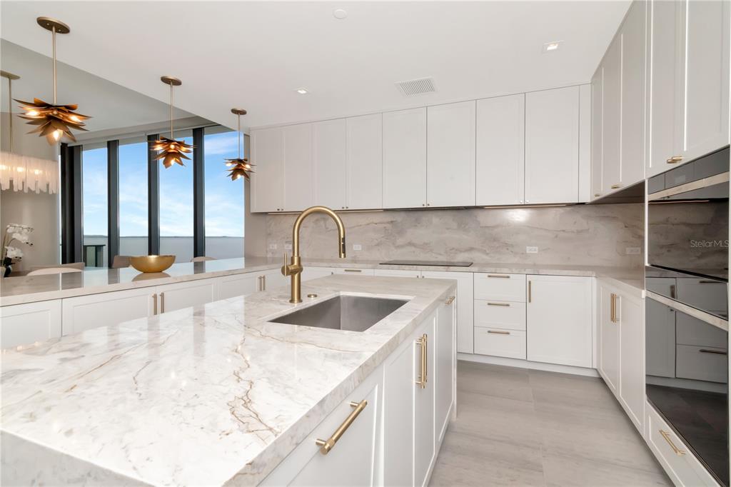 2912 West Santiago Street, Unit 804 Tampa, FL 33629 - Photo 33 of 95 a kitchen with a sink cabinets and window