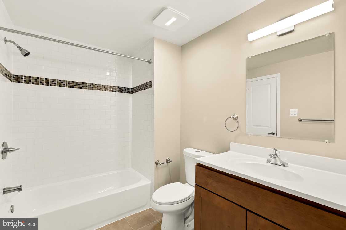 15009 Travert Way Silver Spring, MD 20906 - Photo 16 of 28 Primary bathroom