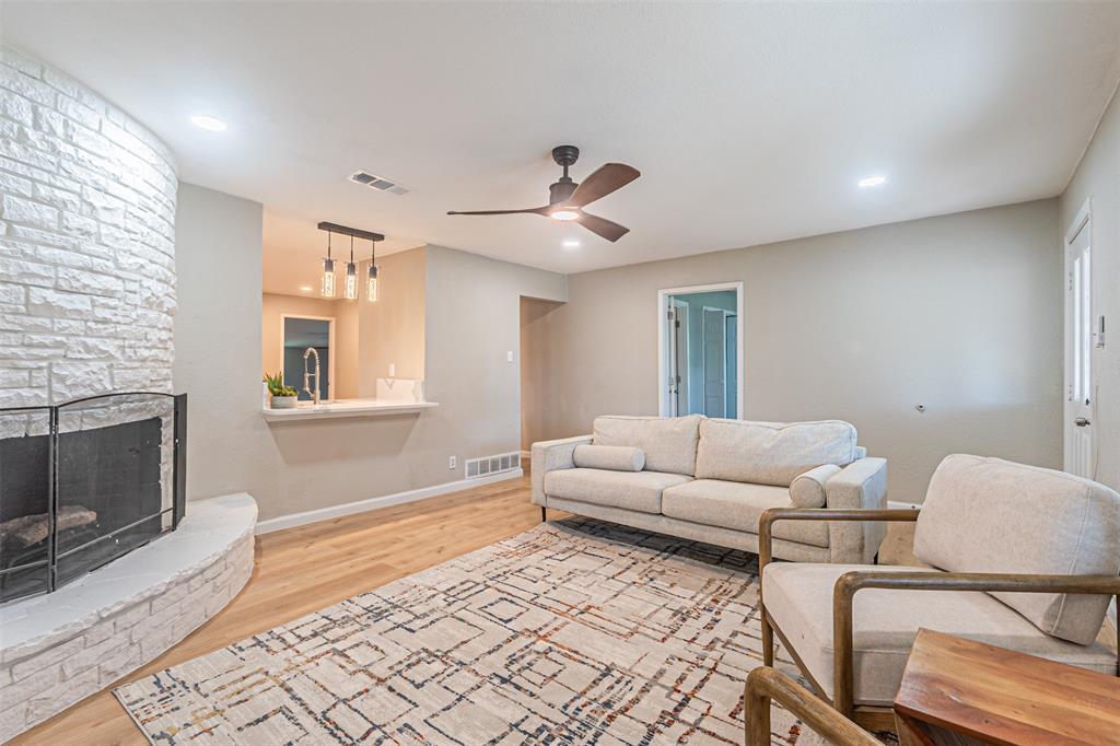 5307 Kelly Elliott Road Arlington, TX 76017 - Photo 6 of 29