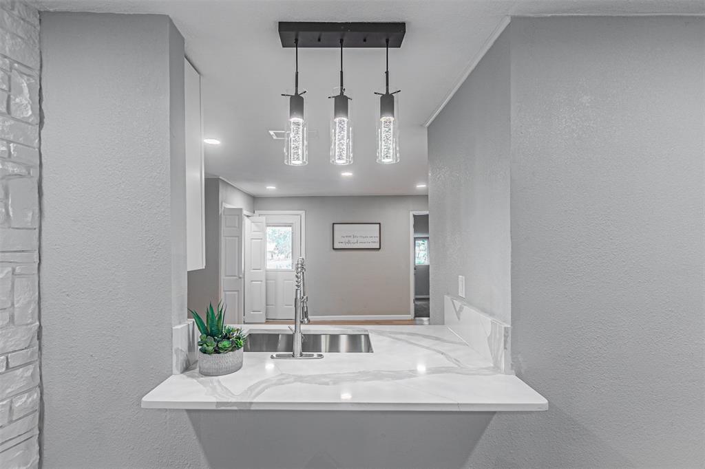 5307 Kelly Elliott Road Arlington, TX 76017 - Photo 7 of 29