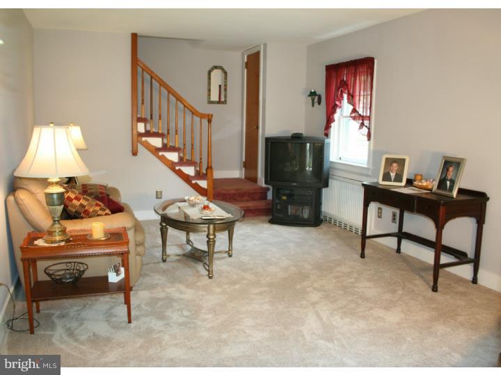 1316 Natalie Road Phoenixville, PA 19460 - Photo 4 of 24 Living Room