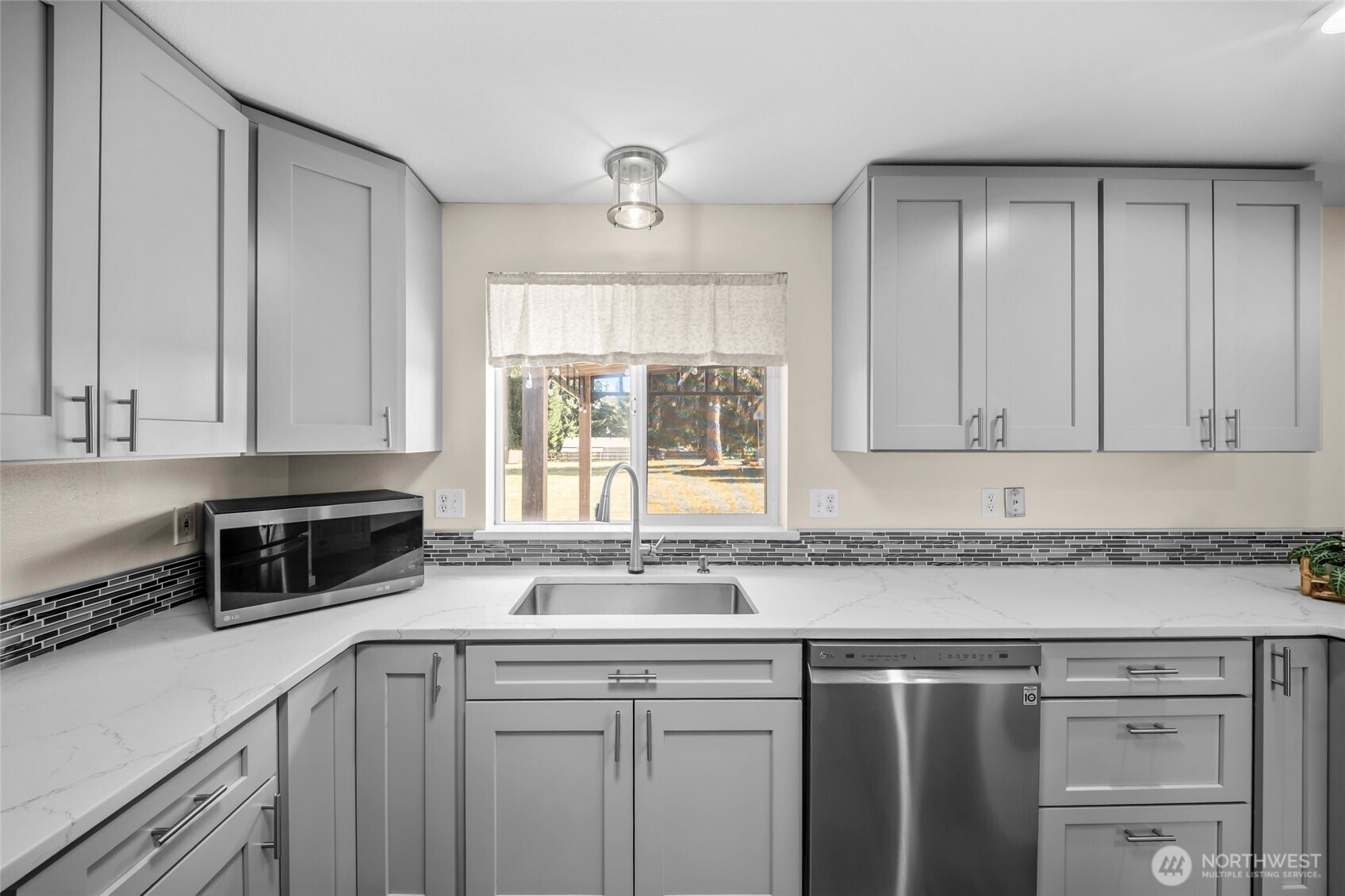 5921 184th Lane Southwest Rochester, WA 98579 - Photo 12 of 38