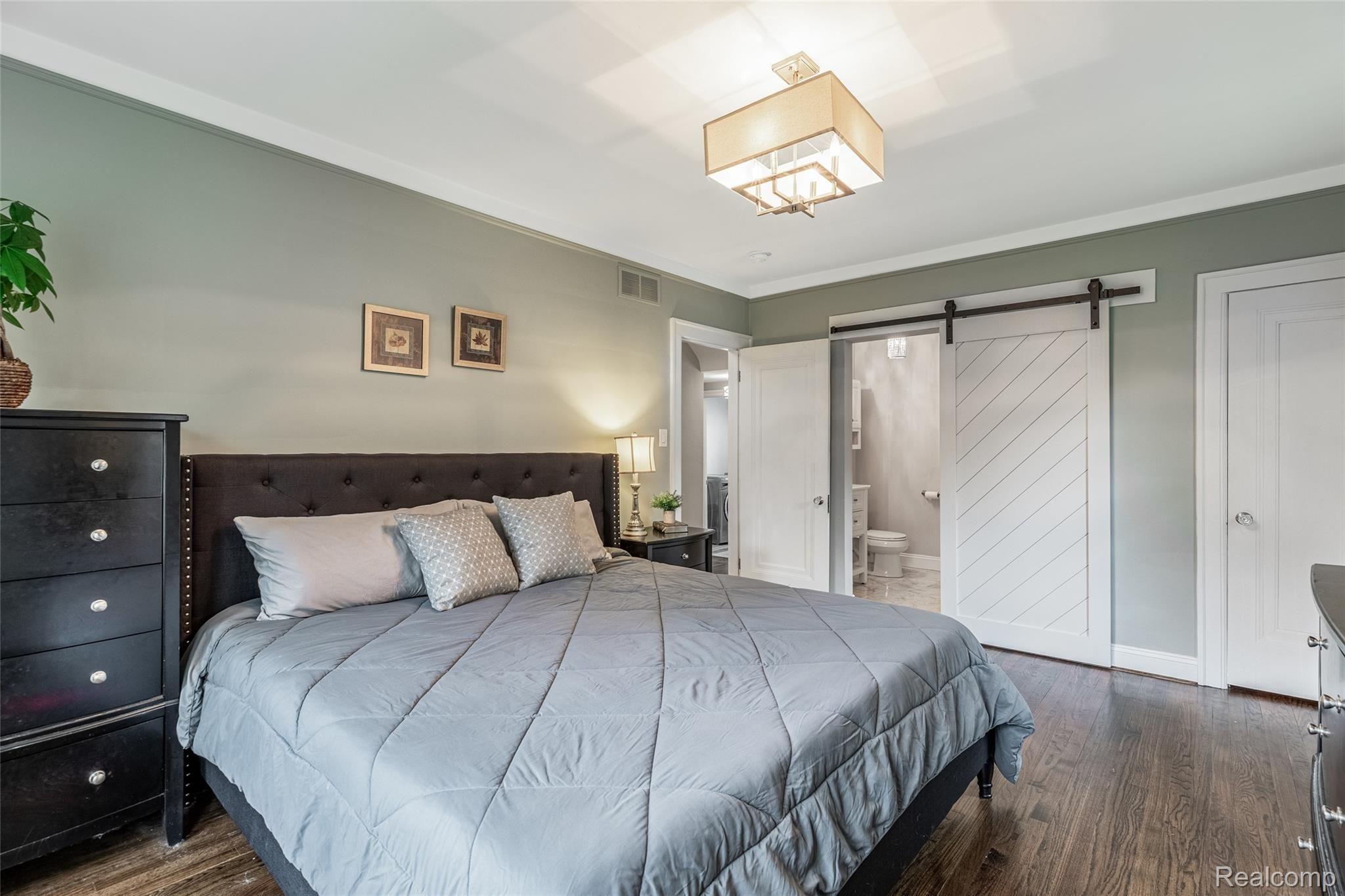 1349 Harvard Road Grosse Pointe, MI 48230 - Photo 25 of 40 Master Bedroom