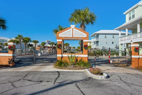 a view of outdoor space yard and porch