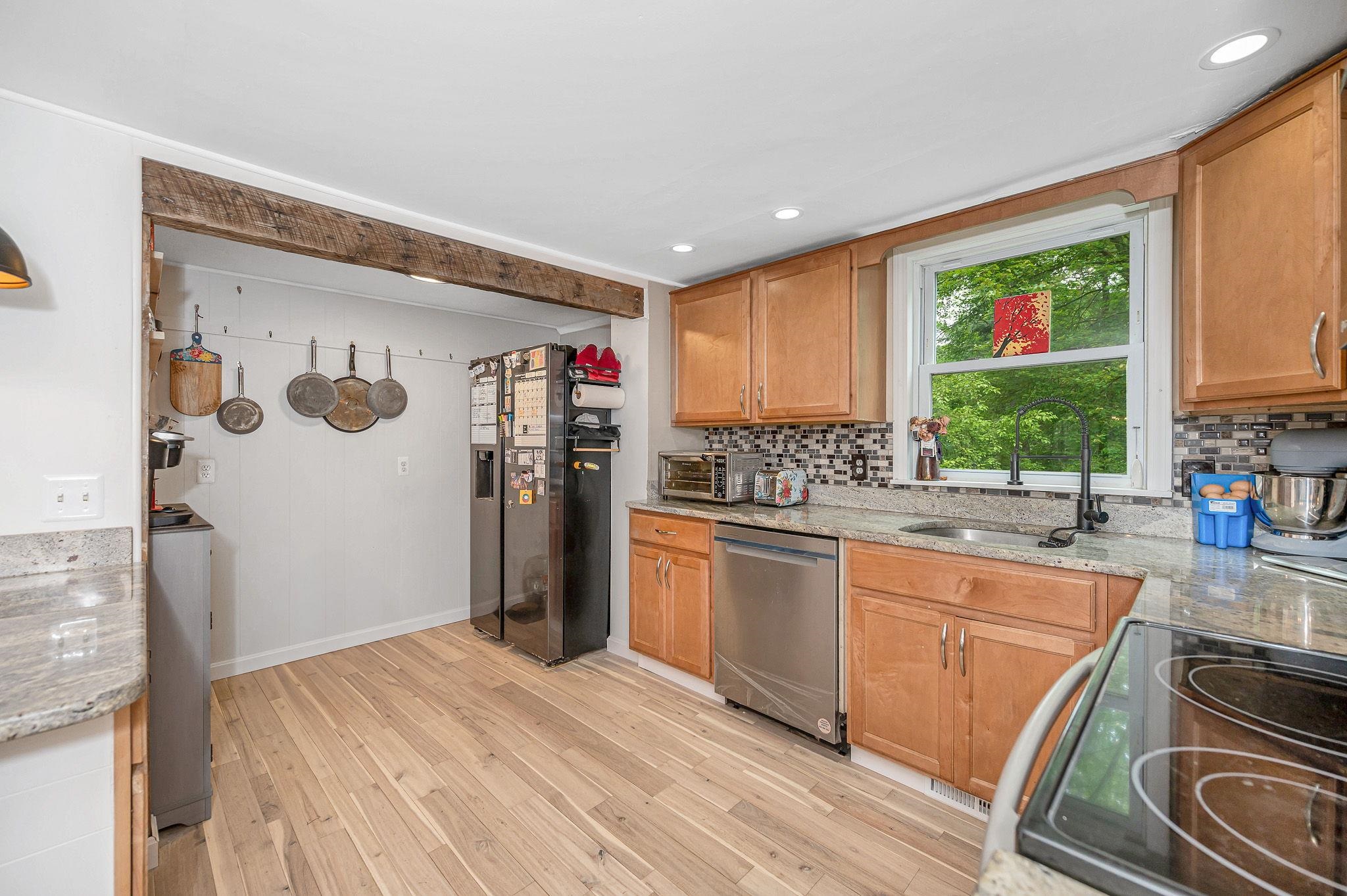 84 Chester Road Derry, NH 03038 - Photo 10 of 30
