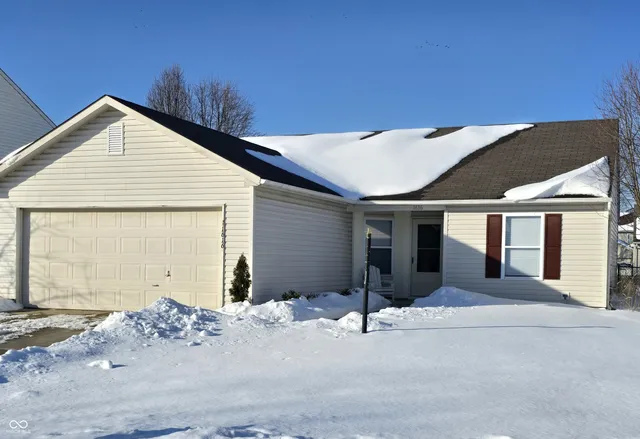 $249,900 | 1616 Sweetwater Lane, Greenfield, IN 46140