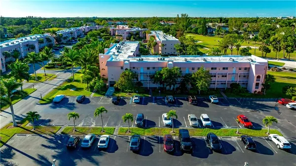 $1,500 | 150 Turtle Lake Court, Unit 307, Naples, FL 34105