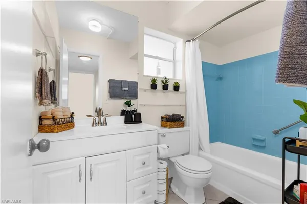 $1,500 | 150 Turtle Lake Court, Unit 307, Naples, FL 34105