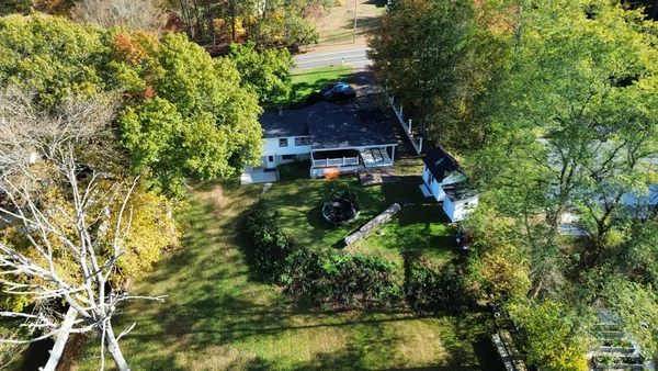 a view of a house with a yard