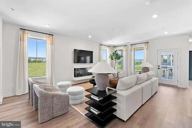 $659,990 | 6 Sepia Square, Unit HE, Ashburn, VA 20147