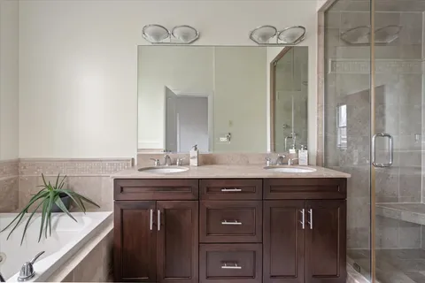 $685,000 | 1031 West Newport Avenue, Unit 3, Chicago, IL 60657