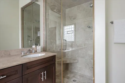 $685,000 | 1031 West Newport Avenue, Unit 3, Chicago, IL 60657