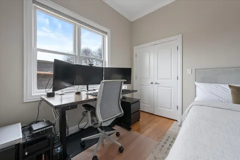 $685,000 | 1031 West Newport Avenue, Unit 3, Chicago, IL 60657