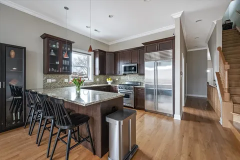 $685,000 | 1031 West Newport Avenue, Unit 3, Chicago, IL 60657