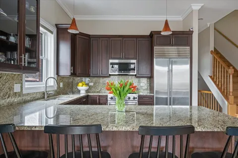 $685,000 | 1031 West Newport Avenue, Unit 3, Chicago, IL 60657