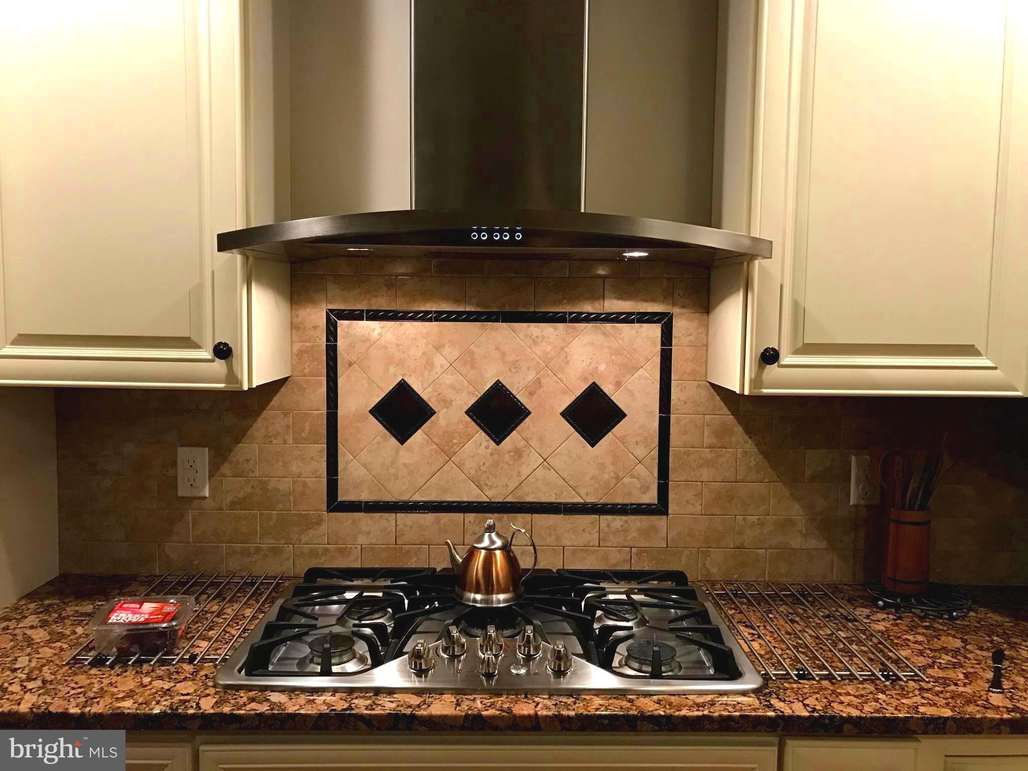 1340 Cobbler Road Quakertown, PA 18951 - Photo 15 of 55 Cook top & backsplash
