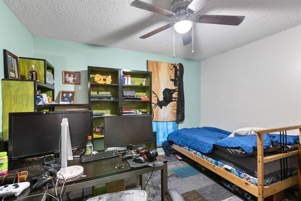 3352 Buckingham Lane Plano, TX 75074 - Photo 19 of 34 a living room with furniture and a flat screen tv