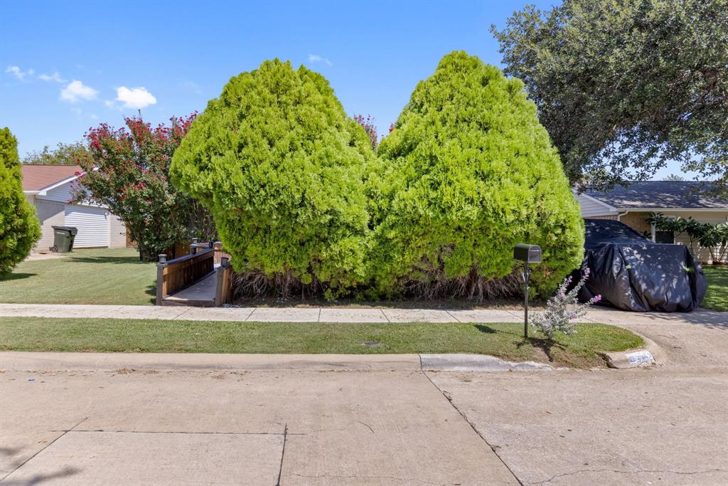 3352 Buckingham Lane Plano, TX 75074 - Photo 5 of 34 a front view of a house with garden