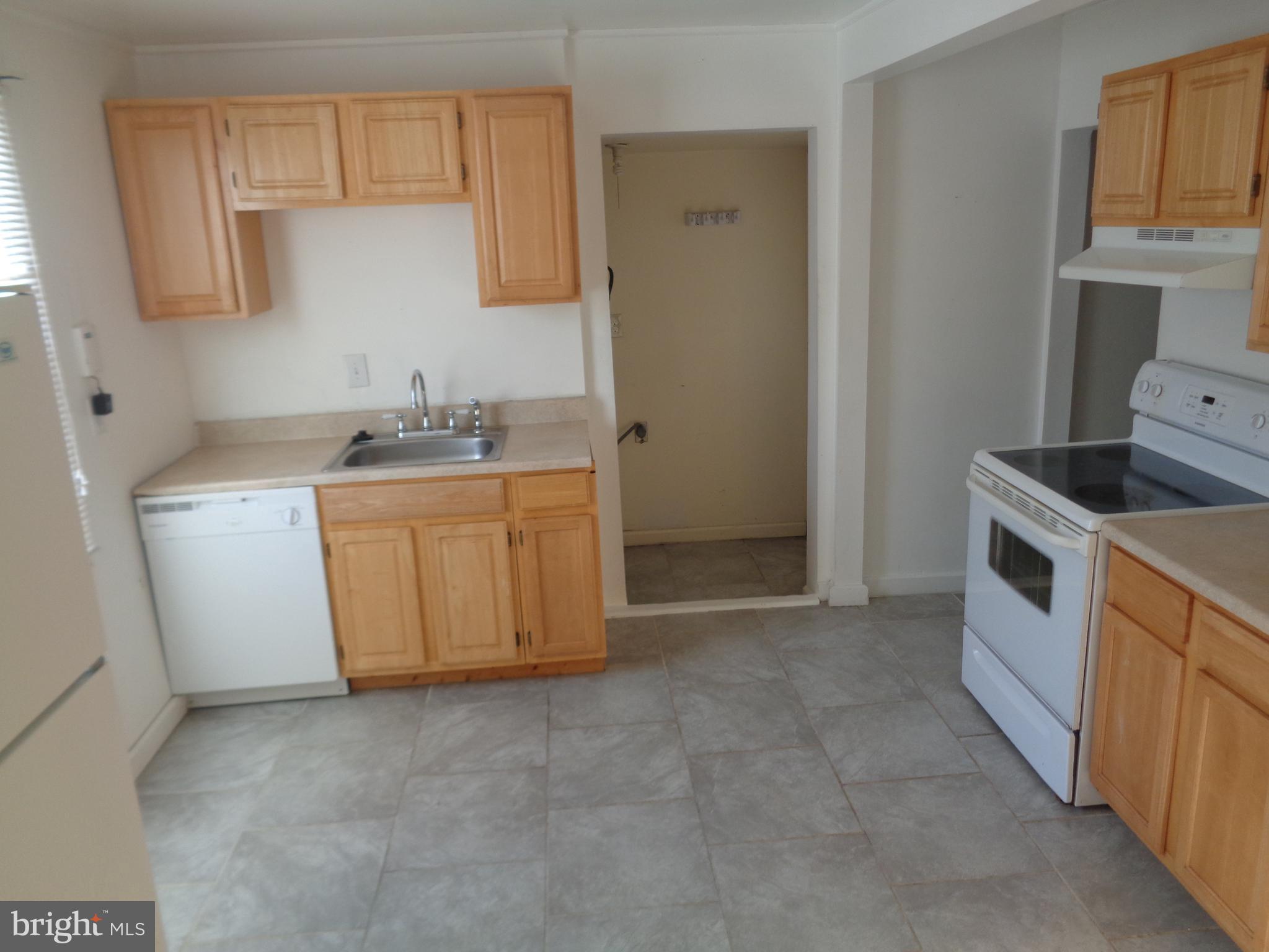 6708 Larkspur Road Morningside, MD 20746 - Photo 2 of 21 Kitchen
