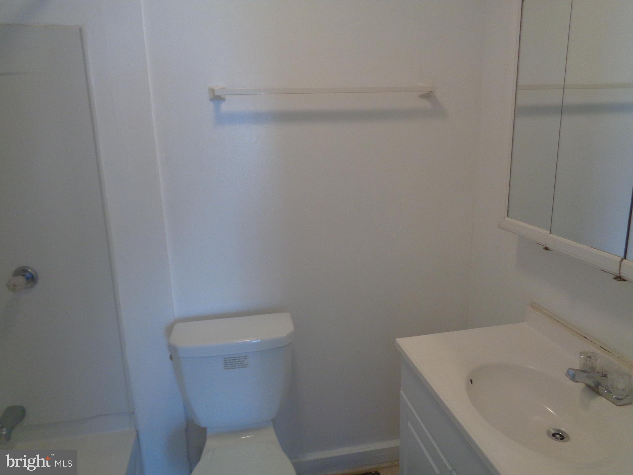 6708 Larkspur Road Morningside, MD 20746 - Photo 11 of 21 Bath (Master)