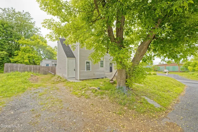 $250,000 | 99 Railroad Avenue, Hoosick Falls, NY 12090