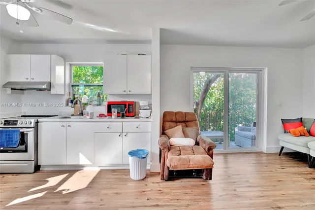 $2,200 | 458 Southwest 9th Street, Unit 3, Miami, FL 33130