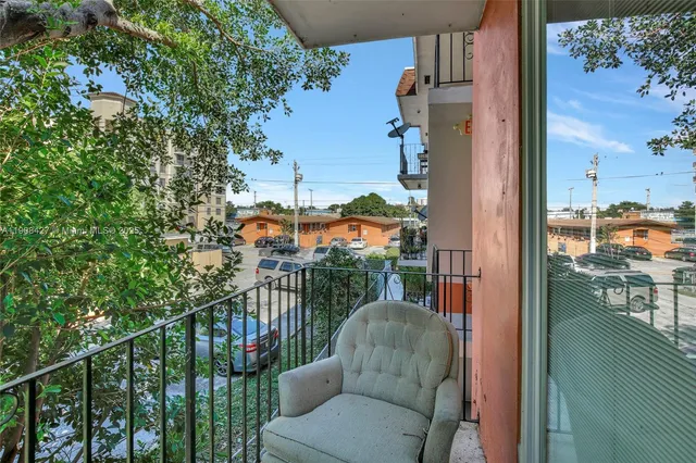 $2,200 | 458 Southwest 9th Street, Unit 3, Miami, FL 33130