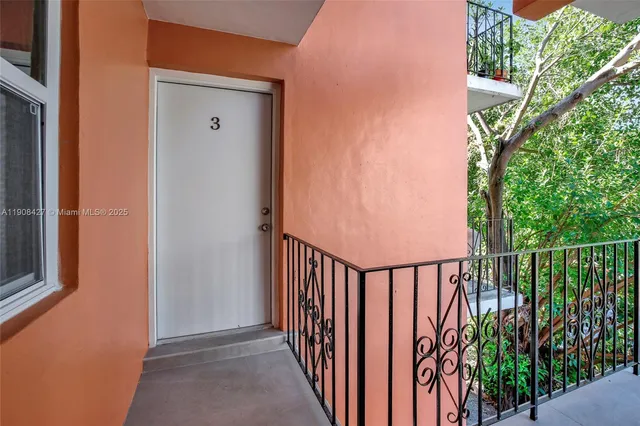 $2,200 | 458 Southwest 9th Street, Unit 3, Miami, FL 33130