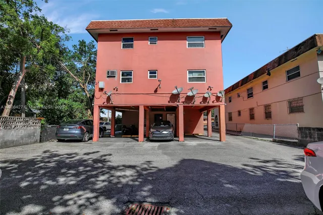 $2,200 | 458 Southwest 9th Street, Unit 3, Miami, FL 33130