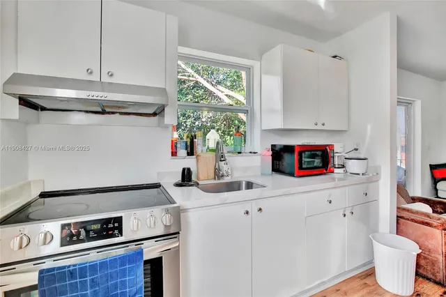 $2,200 | 458 Southwest 9th Street, Unit 3, Miami, FL 33130