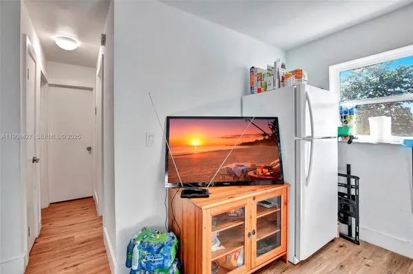 $2,100 | 458 Southwest 9th Street, Unit 3, Miami, FL 33130