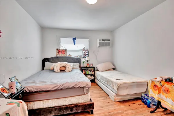 $2,100 | 458 Southwest 9th Street, Unit 3, Miami, FL 33130