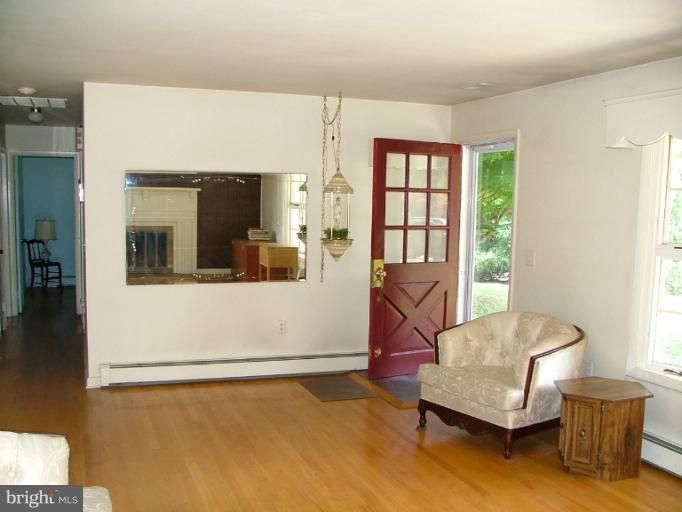 821 Petem Road Kingsville, MD 21087 - Photo 3 of 13 Living Room