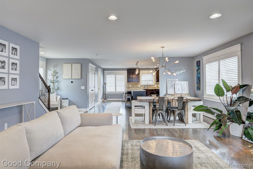 995 Cambridge Road Berkley, MI 48072 - Photo 4 of 55