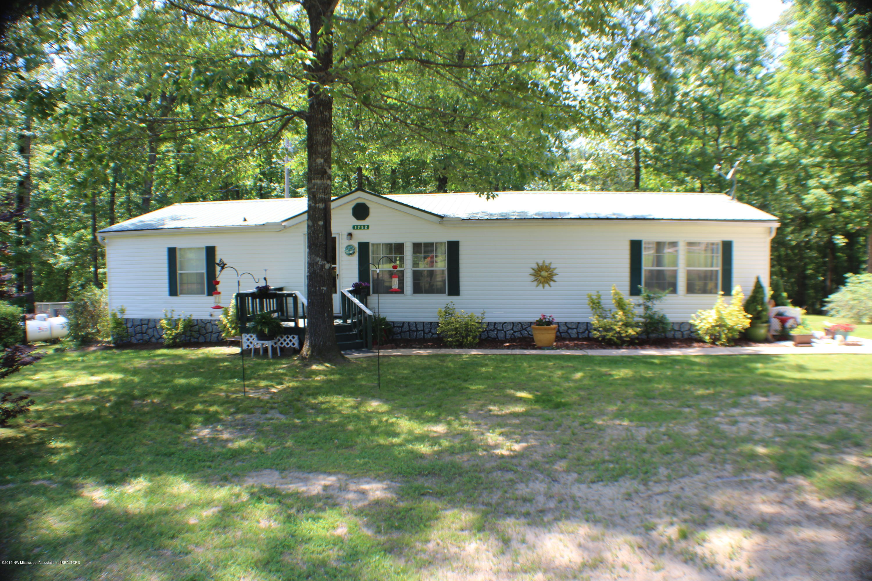 1752 David Road Coldwater, MS 38618 - Photo 1 of 32 IMG_5209