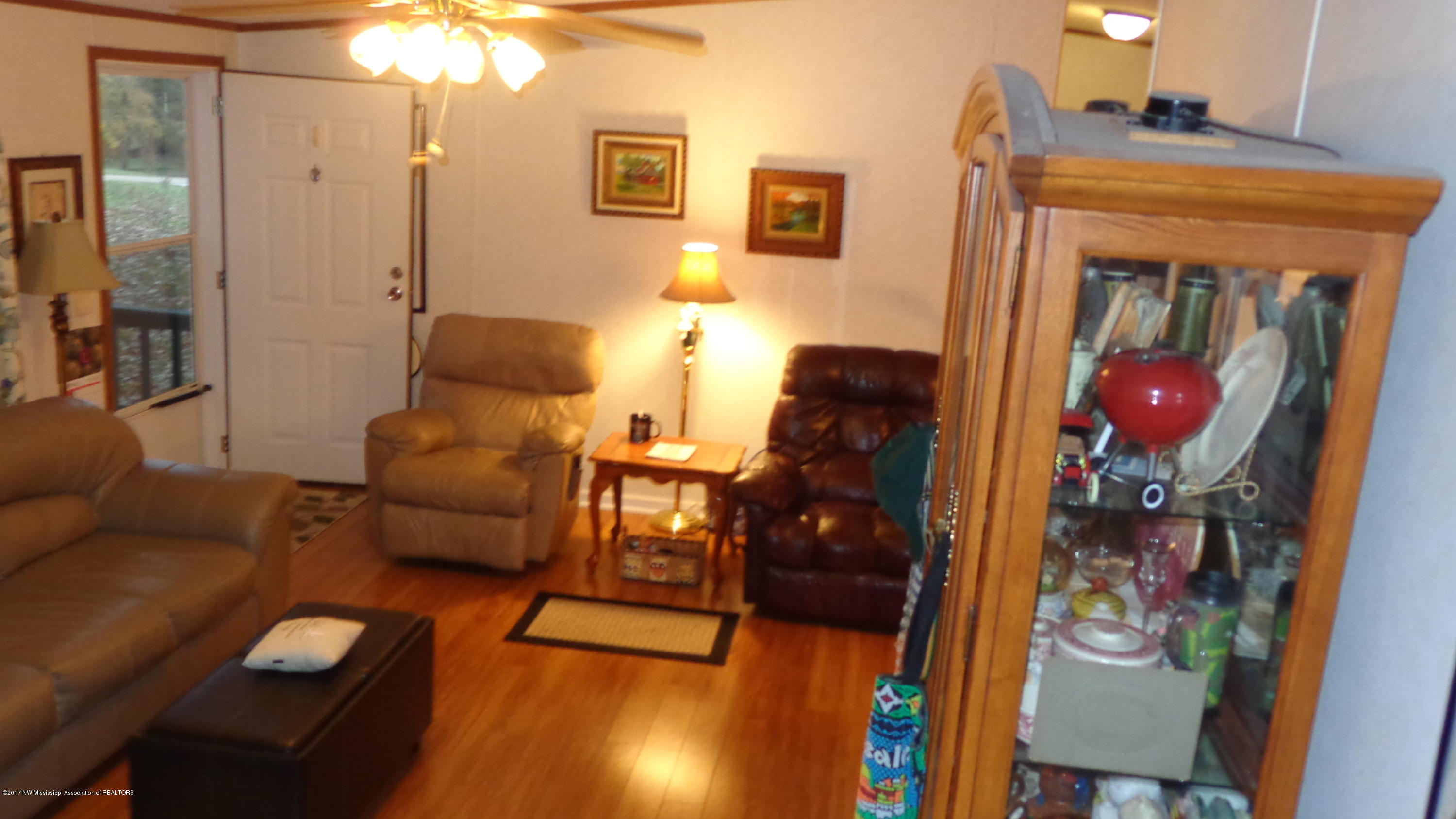 1752 David Road Coldwater, MS 38618 - Photo 4 of 32 DSC02171