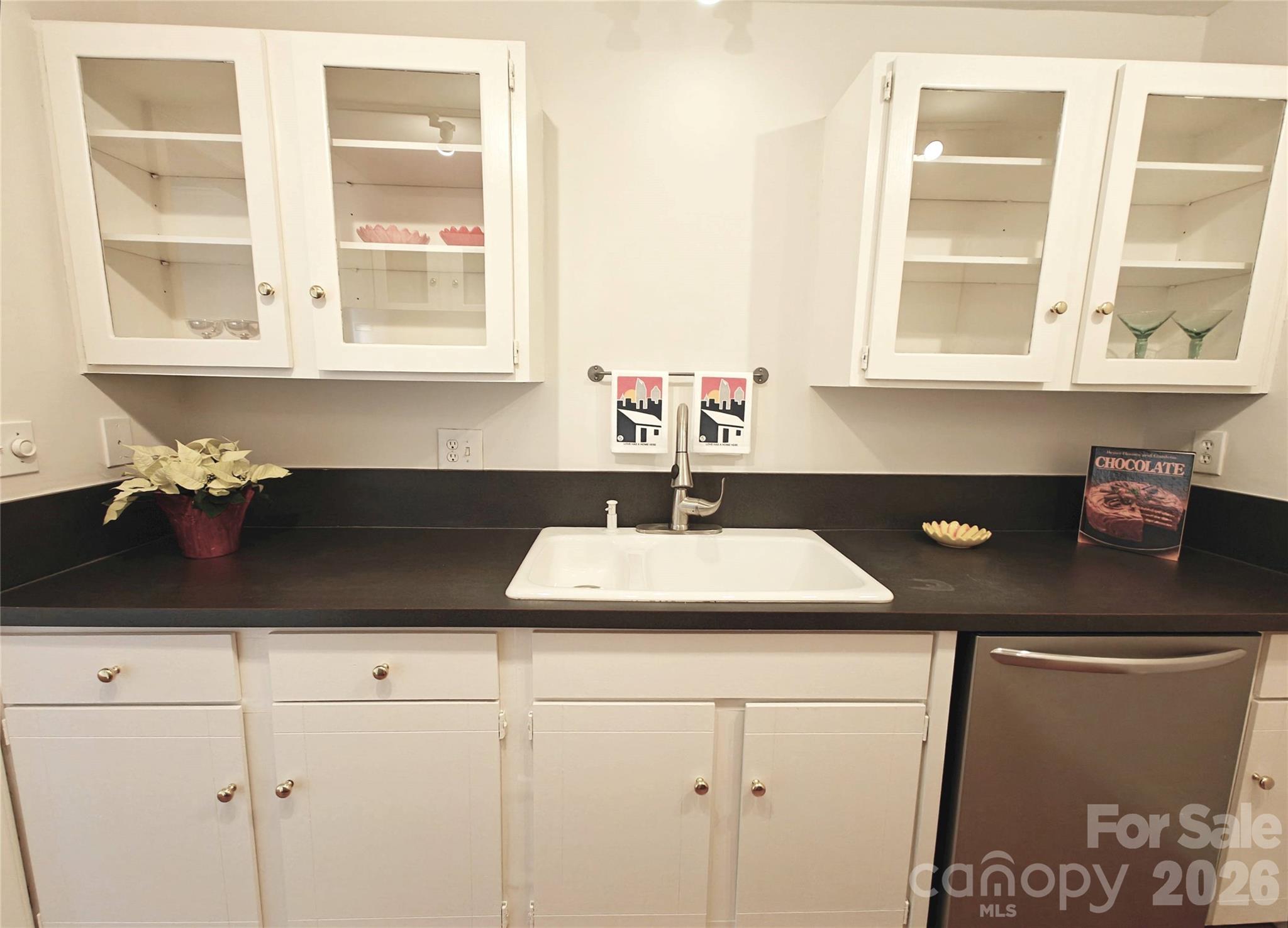 1323 Queens Road, Unit 321 Charlotte, NC 28207 - Photo 5 of 31 a kitchen with a sink and a window