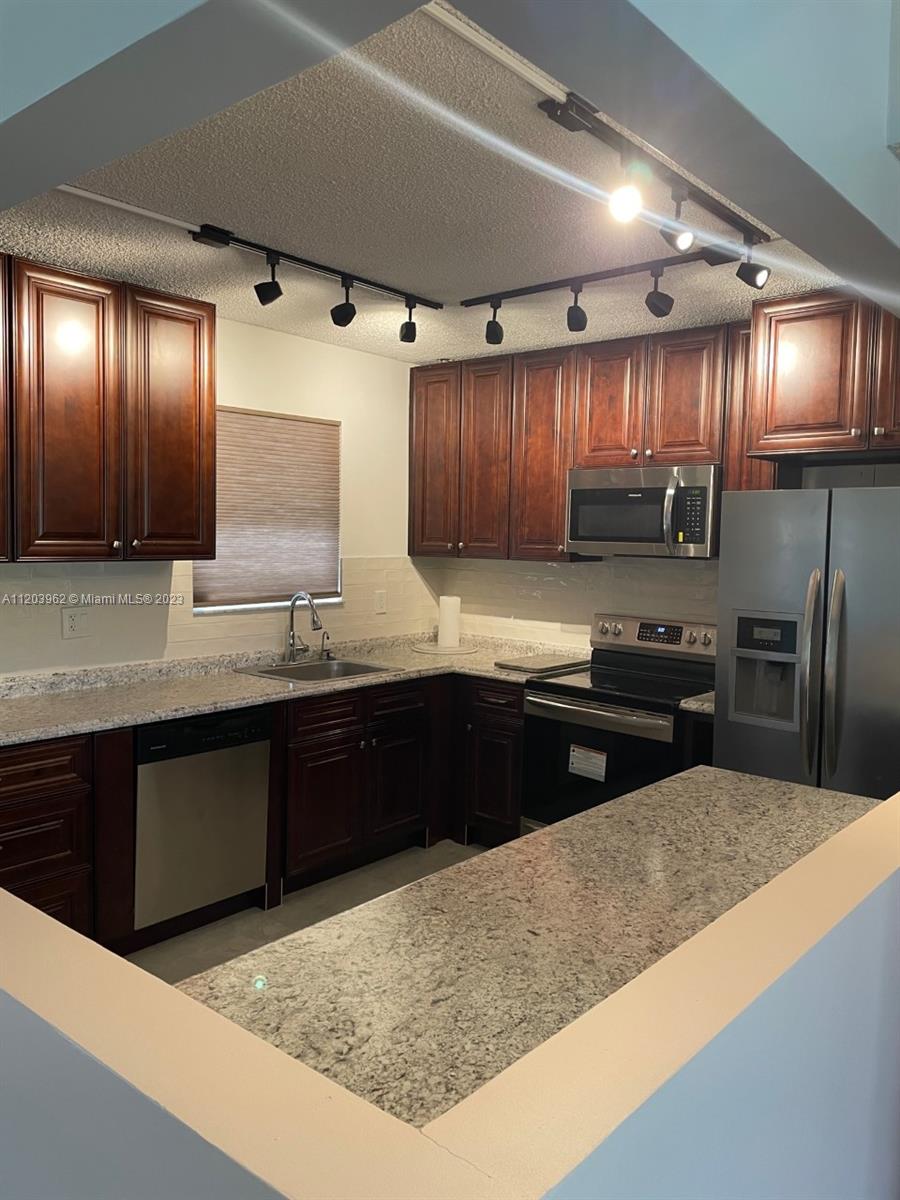 481 Ives Dairy Road, Unit 4034 Miami, FL 33179 - Photo 8 of 38 Gallery Image 8