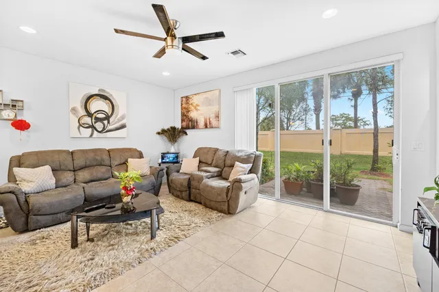 $425,000 | 5809 Monterra Club Drive, Lake Worth, FL 33463