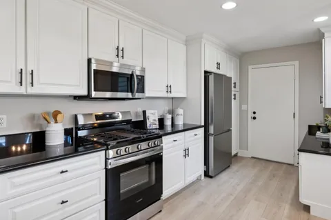 $1,678,000 | 869 Newport Circle, Redwood City, CA 94065