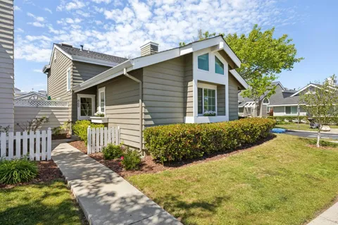 $1,678,000 | 869 Newport Circle, Redwood City, CA 94065