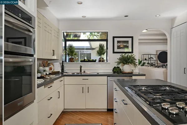 $1,649,000 | 4 Burnt Oak Circle, Lafayette, CA 94549
