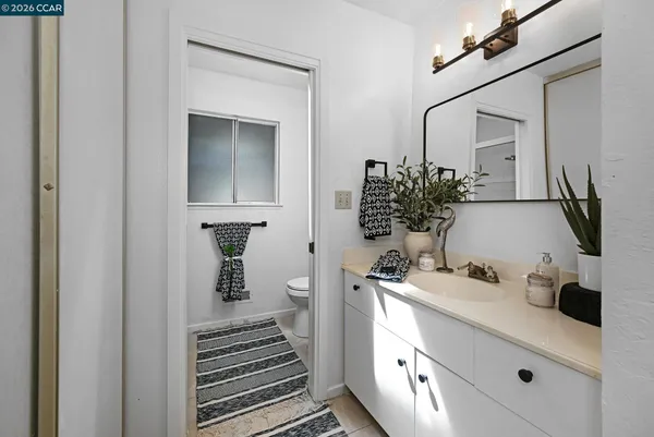 $1,649,000 | 4 Burnt Oak Circle, Lafayette, CA 94549