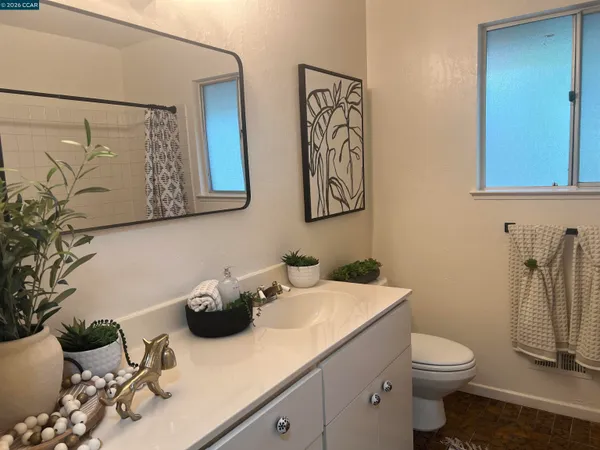 $1,649,000 | 4 Burnt Oak Circle, Lafayette, CA 94549