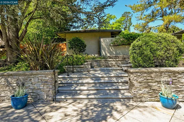 $1,649,000 | 4 Burnt Oak Circle, Lafayette, CA 94549